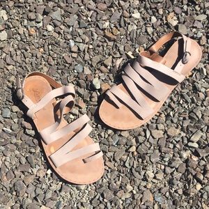Lucky Brand Toe Strap Flat Leather Sandals